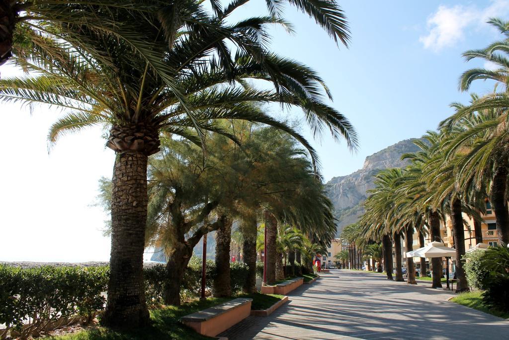 Casa Azzurro Pervinca By Holiday World Finale Ligure Exterior foto